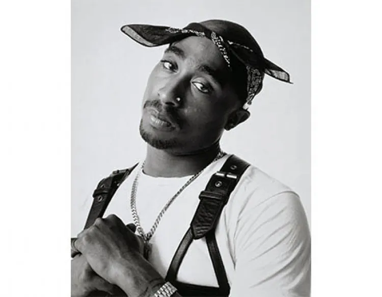 All eyez on him