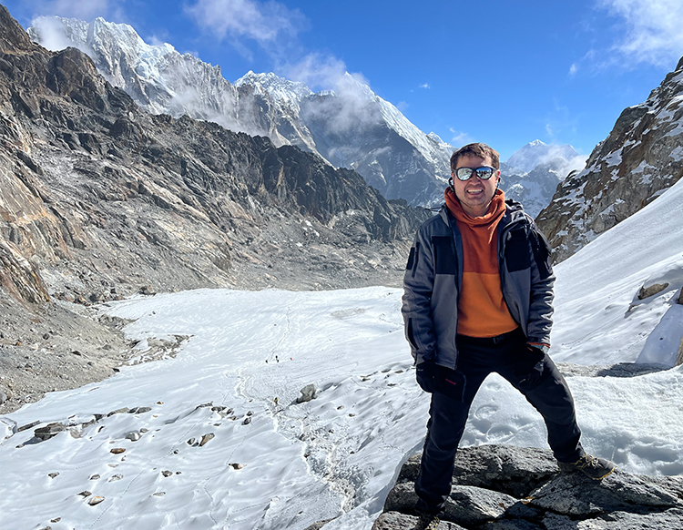 В Непале не пал